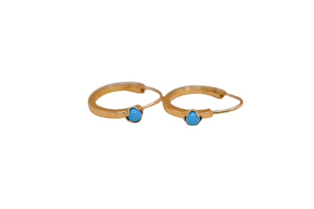 Boucles d'oreilles créoles en or jaune 18 carats et perles turquoise