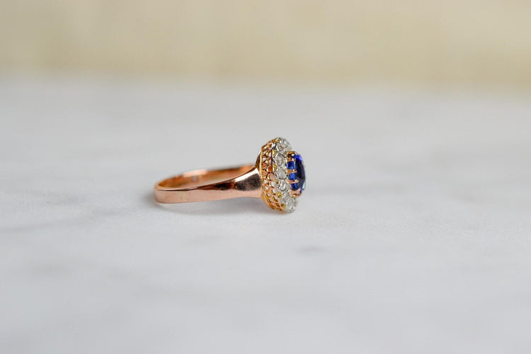 55 Marguerite - Bague en or rose, doublet grenat-verre et diamants 58 Facettes 3655