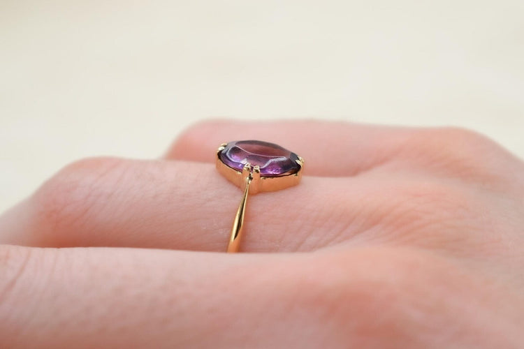 56 Bague solitaire en or jaune et améthyste 58 Facettes 3900
