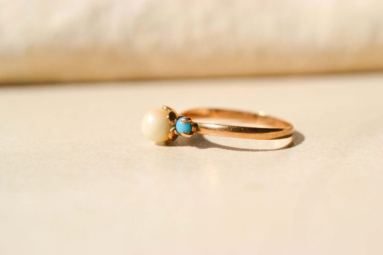 47 Bague en or jaune, perle et imitations turquoise 58 Facettes 3993