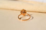 52 Marguerite - Bague en or jaune, saphir et diamants 58 Facettes 3743
