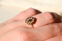 52 Marguerite - Bague en or jaune, saphir et diamants 58 Facettes 3743