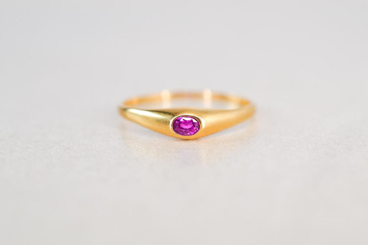 56 Bague jonc en or jaune 18 carats et grenat 58 Facettes Ref4007