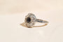 51 Bague fleur en or blanc 18 carats, saphir et diamants 58 Facettes 4031