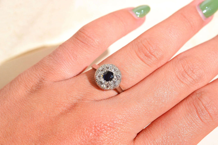 Bague 51 Bague fleur en or blanc 18 carats, saphir et diamants 58 Facettes 4031