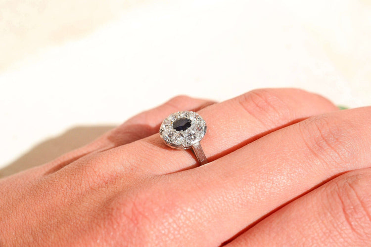 Bague 51 Bague fleur en or blanc 18 carats, saphir et diamants 58 Facettes 4031