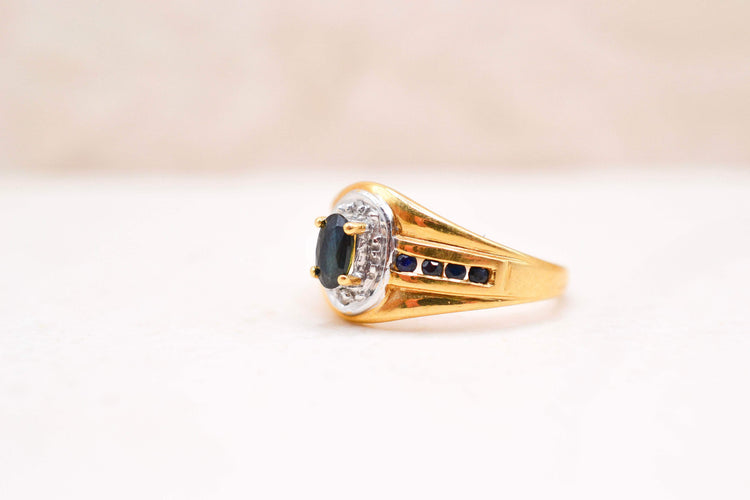 50 Bague chevalière en or jaune, saphirs et diamants 58 Facettes 4041