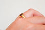 51 Bague solitaire ovale en or jaune et grenat 58 Facettes 4078