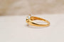 Bague 53 Bague saphir serti clos en or jaune et blanc 18 carats et diamants 58 Facettes 4089