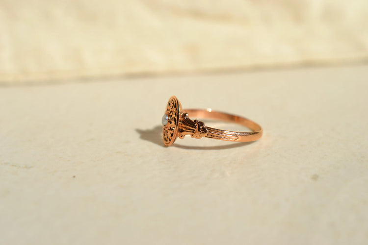 53 Bague victorienne en or rose et perle fine 58 Facettes 4080
