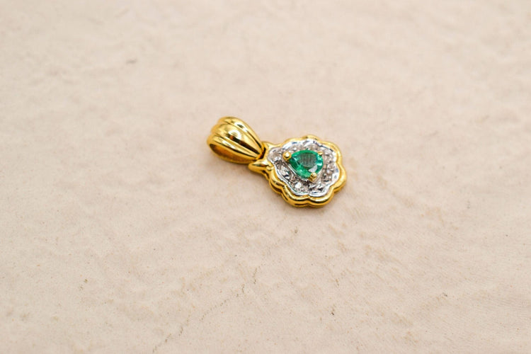 https://cdn.shopify.com/s/files/1/0963/7950/2920/files/pendentif-vintage-floral_c0aa0fe1-8170-4d01-86ee-aa05dbe1c2ca.jpg?v=1779384277