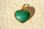 https://cdn.shopify.com/s/files/1/0963/7950/2920/files/pendentif-malachite_f361a43a-37b1-4be6-a133-0a3e33754ffe.jpg?v=1779375204