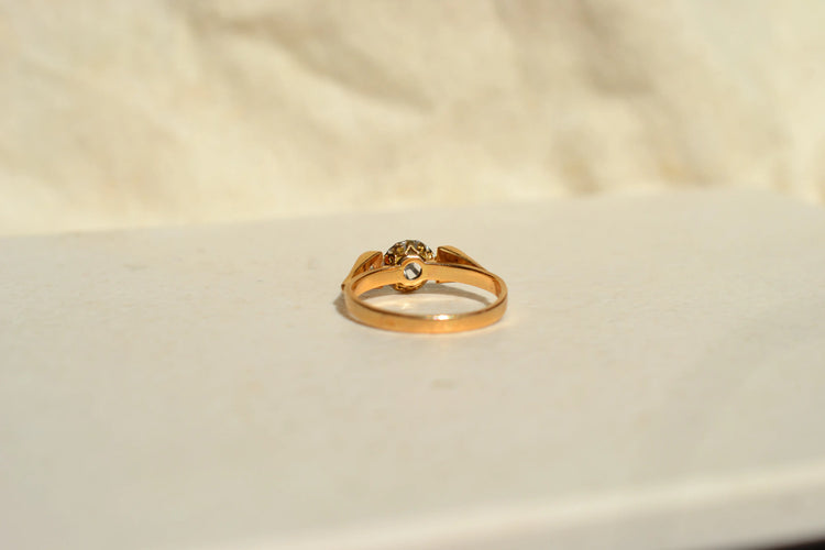 50 Bague solitaire en or jaune, platine et diamants 58 Facettes 4126