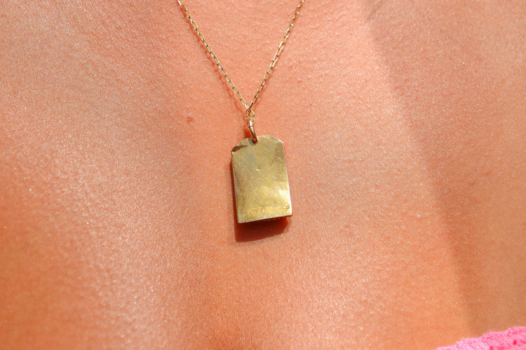 https://cdn.shopify.com/s/files/1/0963/7950/2920/files/pendentif-vintage-or-jaune.webp?v=1784125500