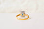 53 Bague marguerite rectangulaire festonnée en or jaune et or blanc, saphir et diamants 58 Facettes 4136