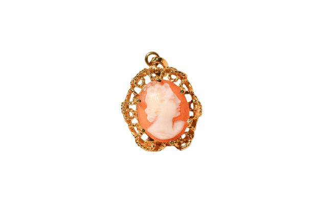 Pendentif camée ajouré en or jaune 18 carats