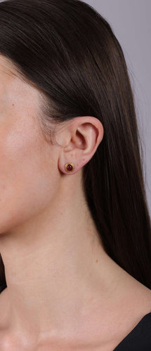 Clous d'oreilles en or jaune et rubis 58 Facettes 269308