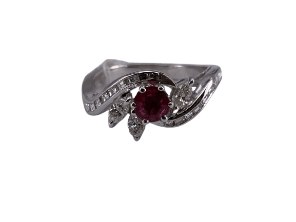 Bague en or blanc avec rubis et diamant