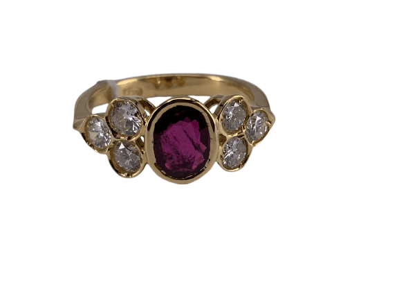 52 Bague serti clos en or jaune avec rubis ovale et diamants 58 Facettes BA 4