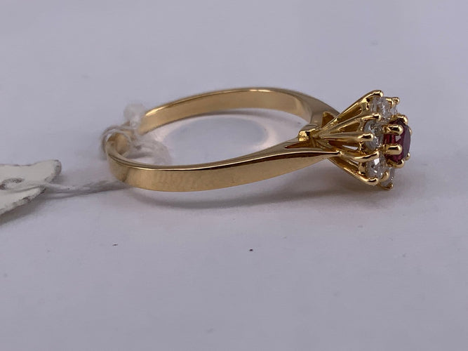 53 Bague marguerite ronde en or jaune, rubis et diamants 58 Facettes BA 217