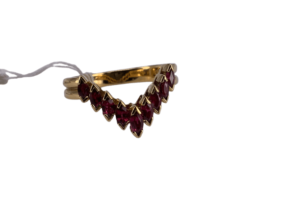 V - Bague en or jaune 18K et rubis marquise