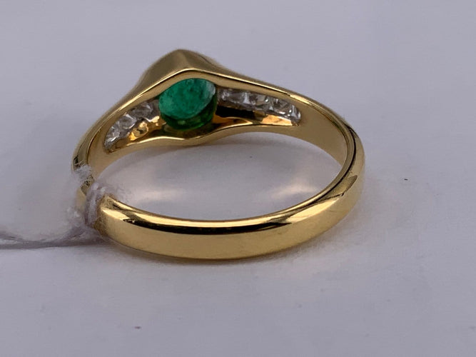 52 Bague vintage en or jaune avec émeraude serti clos et diamants 58 Facettes BA 640