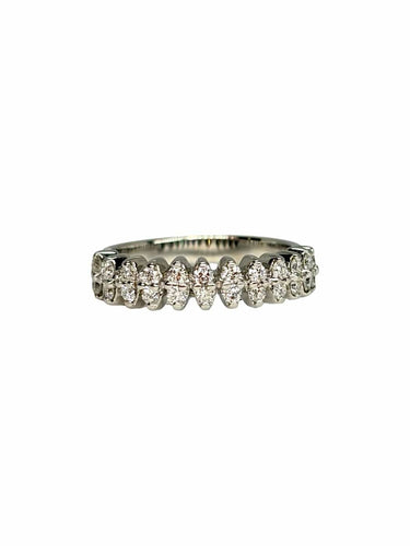 52 Demi-alliance en or blanc 18K et diamants 58 Facettes 2177