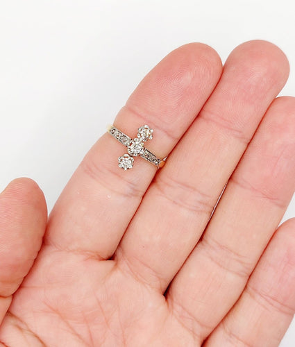 54 Bague marquise antique en or 18K, platine et diamants 58 Facettes A07637