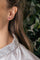 Boucles d'oreilles puces en or blanc et saphirs 58 Facettes 5284021CN