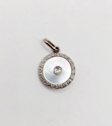 Pendentif cible Art déco en or 18K, platine, diamant et nacre 58 Facettes A07619