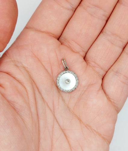 Pendentif cible Art déco en or 18K, platine, diamant et nacre 58 Facettes A07619
