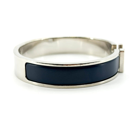 Bracelet Hermès Clic H - Bracelet en métal argenté et émail bleu marine 58 Facettes bzpi966ti4