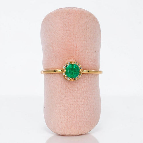 54 Bague en or jaune 14 ct avec émeraude et diamants 58 Facettes R021