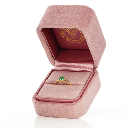 54 Bague en or jaune 14 ct avec émeraude et diamants 58 Facettes R021
