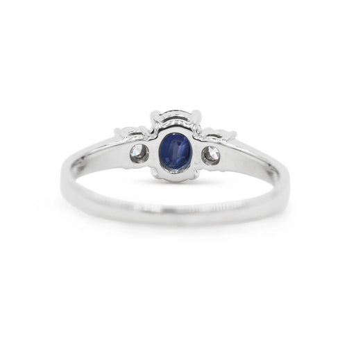 58 Bague en or blanc avec saphir 0,90 ct et diamants 58 Facettes 17949