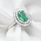 53 Bague en or blanc 18 kt avec émeraude et diamants 58 Facettes 17956