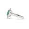 53 Bague en or blanc 18 kt avec émeraude et diamants 58 Facettes 17956