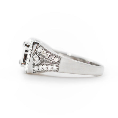 54 Bague en or blanc 14 ct avec diamants 58 Facettes 18335