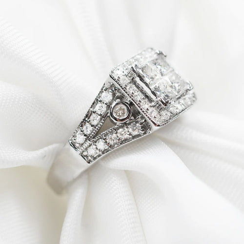 54 Bague en or blanc 14 ct avec diamants 58 Facettes 18335