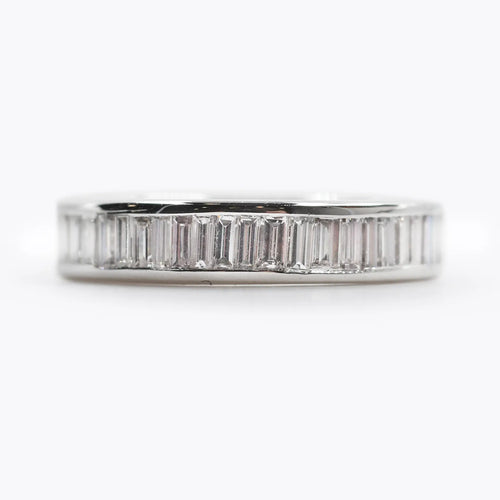 54 Bague rivière en or blanc et diamants 1,61 ct 58 Facettes 18359