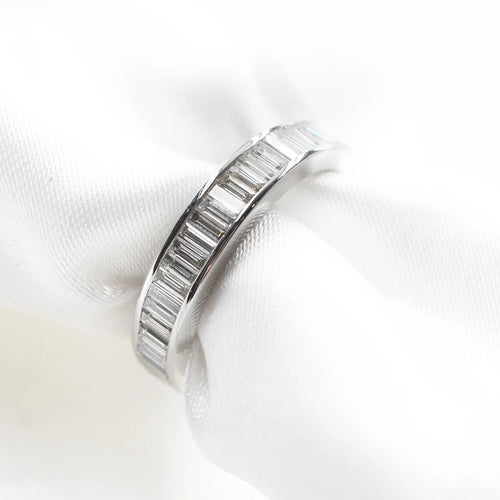 54 Bague rivière en or blanc et diamants 1,61 ct 58 Facettes 18359