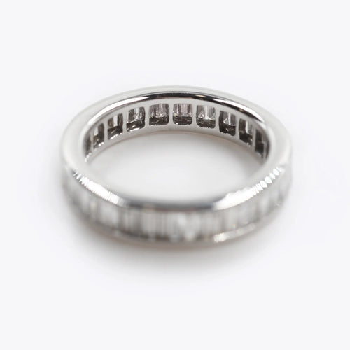 54 Bague rivière en or blanc et diamants 1,61 ct 58 Facettes 18359