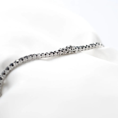 Bracelet tennis en or blanc 18 carats et diamants noirs 58 Facettes 21462