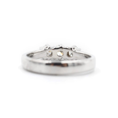 49 Trilogy - Bague en or blanc 18 carats et diamants 58 Facettes 21468