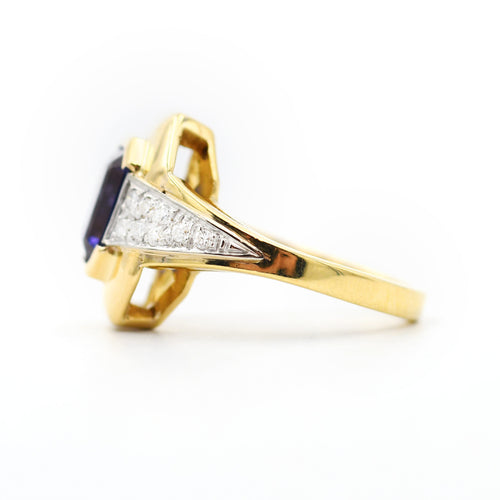 55 Bague en or jaune avec tanzanite 2,77 ct et diamants 58 Facettes 22444