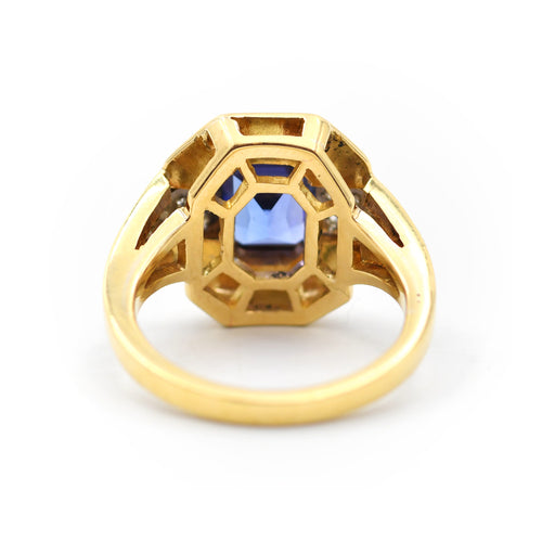 55 Bague en or jaune avec tanzanite 2,77 ct et diamants 58 Facettes 22444