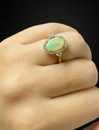 Bague 64.5 Bague marguerite - Opale arlequin et diamants en or jaune 18 carats 58 Facettes