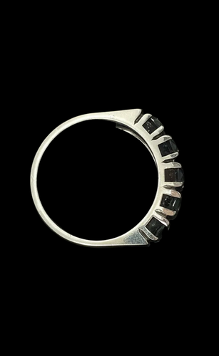 Bague 51 Rivière - Bague en or blanc et diamants 0,75 ct 58 Facettes
