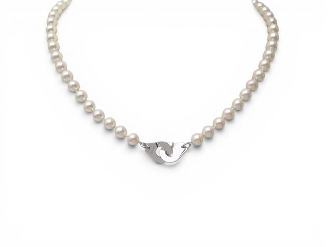 Dinh Van Menottes R12 - Collier en or blanc 18k et perles Akoya 58 Facettes 276175