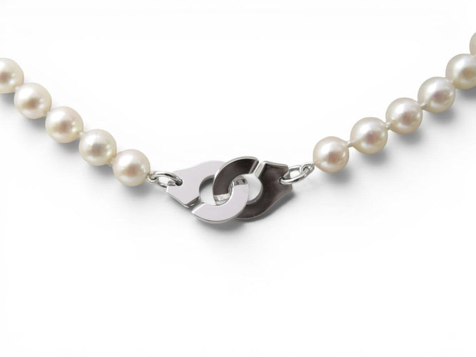 Dinh Van Menottes R12 - Collier en or blanc 18k et perles Akoya 58 Facettes 276175